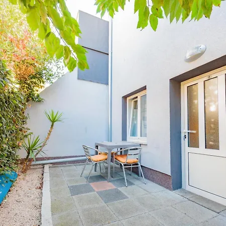 Crowonder Lucky House With Pool And Patio 30 Meters From The