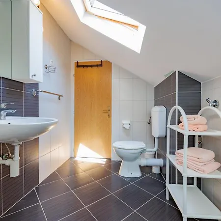 Crowonder Lucky House With Pool And Patio 30 Meters From The 扎达尔