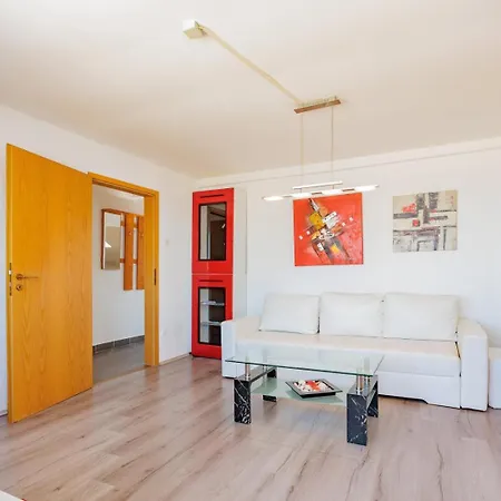 Crowonder Lucky House With Pool And Patio 30 Meters From The 公寓 扎达尔