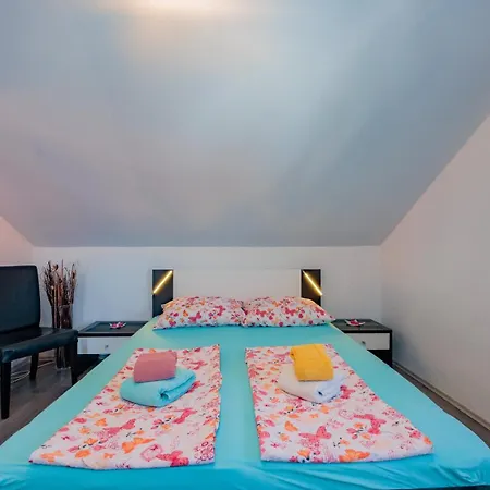 Crowonder Lucky House With Pool And Patio 30 Meters From The * 扎达尔