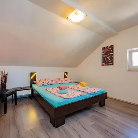 Crowonder Lucky House With Pool And Patio 30 Meters From The