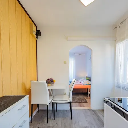 Crowonder Lucky House With Pool And Patio 30 Meters From The 公寓 扎达尔