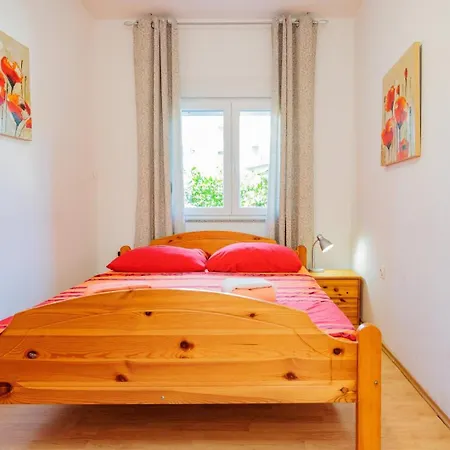 Crowonder Lucky House With Pool And Patio 30 Meters From The * 扎达尔