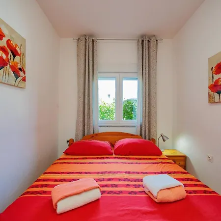 Crowonder Lucky House With Pool And Patio 30 Meters From The