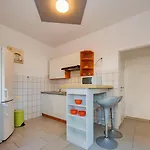 아파트 Crowonder Lucky House With Pool And Patio 30 Meters From The