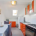 아파트 Crowonder Lucky House With Pool And Patio 30 Meters From The