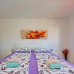 아파트 Crowonder Lucky House With Pool And Patio 30 Meters From The 자다르