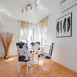 Crowonder Lucky House With Pool And Patio 30 Meters From The 아파트