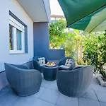 Crowonder Lucky House With Pool And Patio 30 Meters From The 아파트 자다르