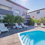 Crowonder Lucky House With Pool And Patio 30 Meters From The 아파트