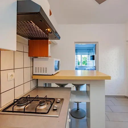 Crowonder Lucky House With Pool And Patio 30 Meters From The زادار