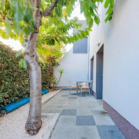 Crowonder Lucky House With Pool And Patio 30 Meters From The Lägenhet