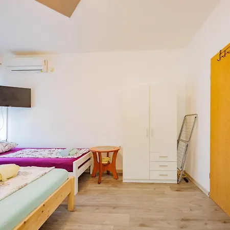 Crowonder Lucky House With Pool And Patio 30 Meters From The Apartment Zadar