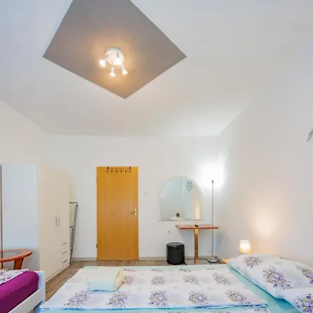 Crowonder Lucky House With Pool And Patio 30 Meters From The *