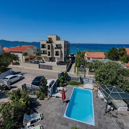 Crowonder Lucky House With Pool And Patio 30 Meters From The Zadar