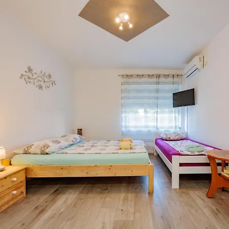 Crowonder Lucky House With Pool And Patio 30 Meters From The * 자다르