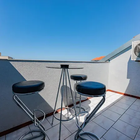 Crowonder Lucky House With Pool And Patio 30 Meters From The Apartment