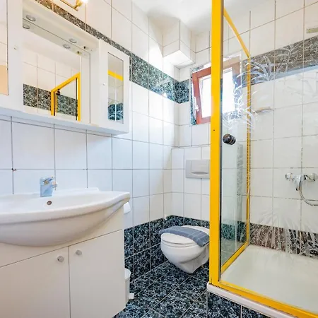 شقة Crowonder Lucky House With Pool And Patio 30 Meters From The