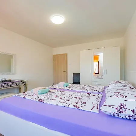 Apartment Crowonder Lucky House With Pool And Patio 30 Meters From The *