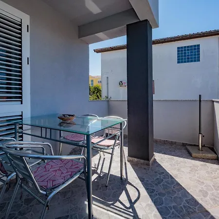 Crowonder Lucky House With Pool And Patio 30 Meters From The *