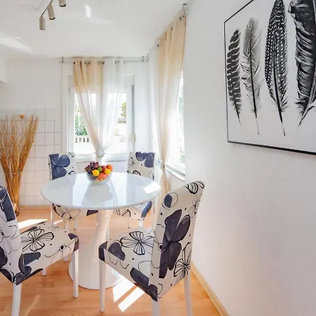 Crowonder Lucky House With Pool And Patio 30 Meters From The