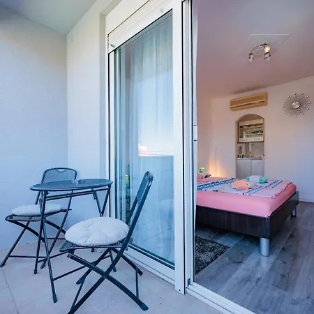 Crowonder Lucky House With Pool And Patio 30 Meters From The Zadar