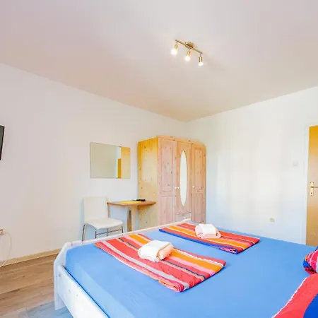 Crowonder Lucky House With Pool And Patio 30 Meters From The Apartament Zadar