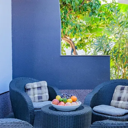 Crowonder Lucky House With Pool And Patio 30 Meters From The