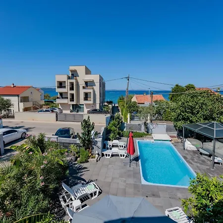 Crowonder Lucky House With Pool And Patio 30 Meters From The Lägenhet *