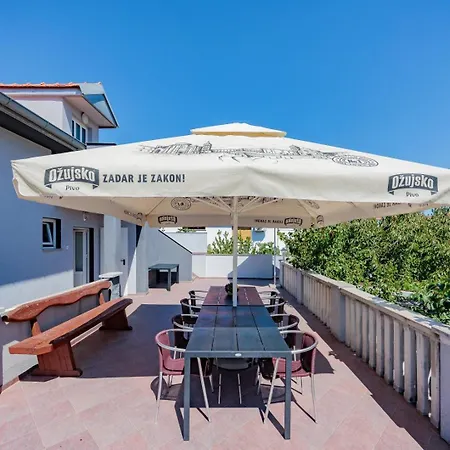 Crowonder Lucky House With Pool And Patio 30 Meters From The *