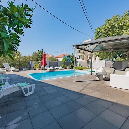 Crowonder Lucky House With Pool And Patio 30 Meters From The Apartment Zadar